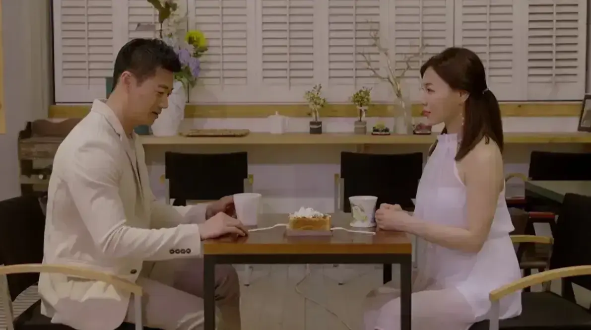 《邻居家妻子》韩国电影未删减1080P韩语中字-我邻居的老婆百度网盘夸克迅雷下载-高清在线观看《邻居家妻子》完整版-乏味婚姻中的情感越界