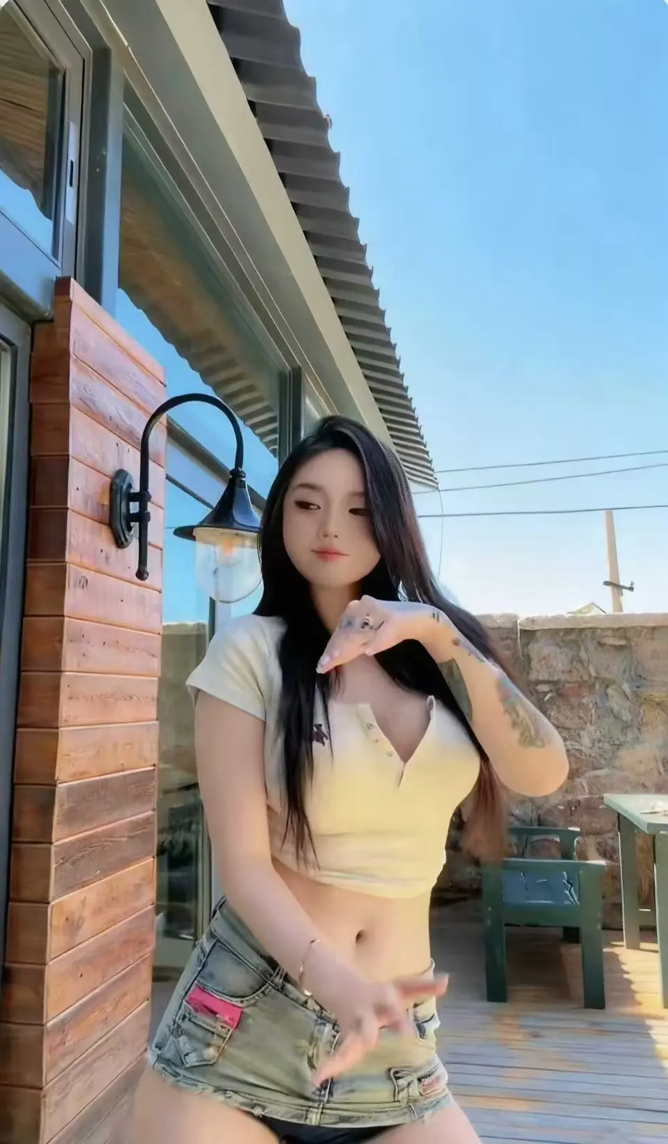 《Meena 成美男》高清全集在线观看-免费无广告资源获取-中文版未删减完整版-网盘备份支持便捷观影-一次看遍Meena 成美男