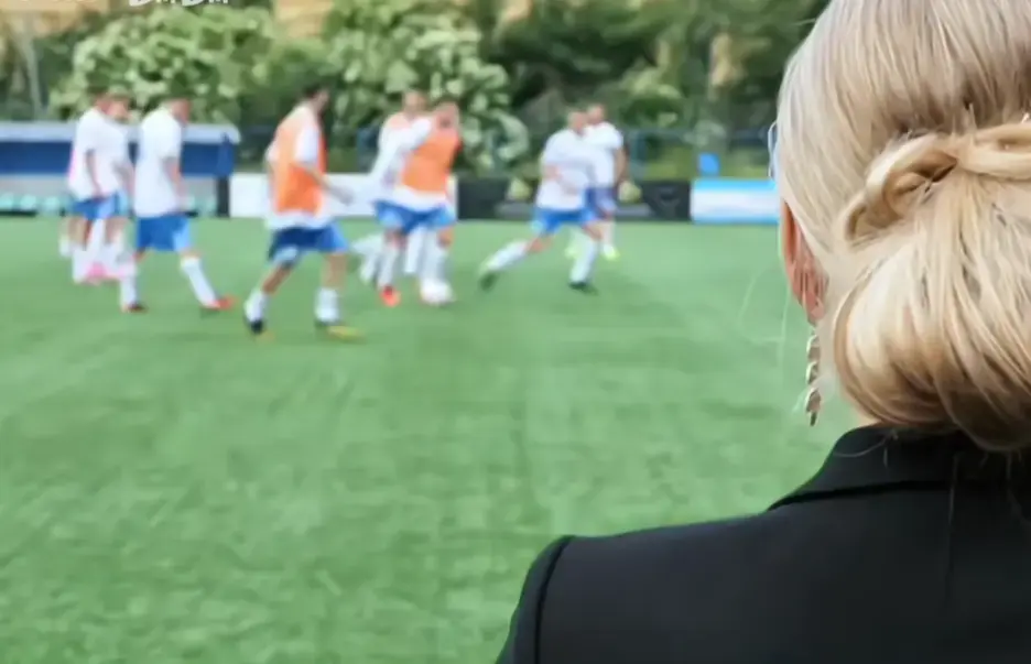 法国电影《足球女老板》高清无删减在线观看-《footballersmoms》完整版免费播放-足球队女老板们全集
