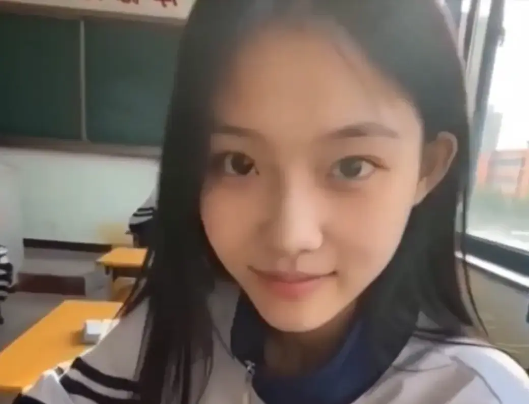 《我的十八岁女友》无删减版高清在线播放-黄果AI短剧4K蓝光画质全集免费观看-我的十八岁女友高甜治愈结局收藏级体验-星空影院独家热播推荐